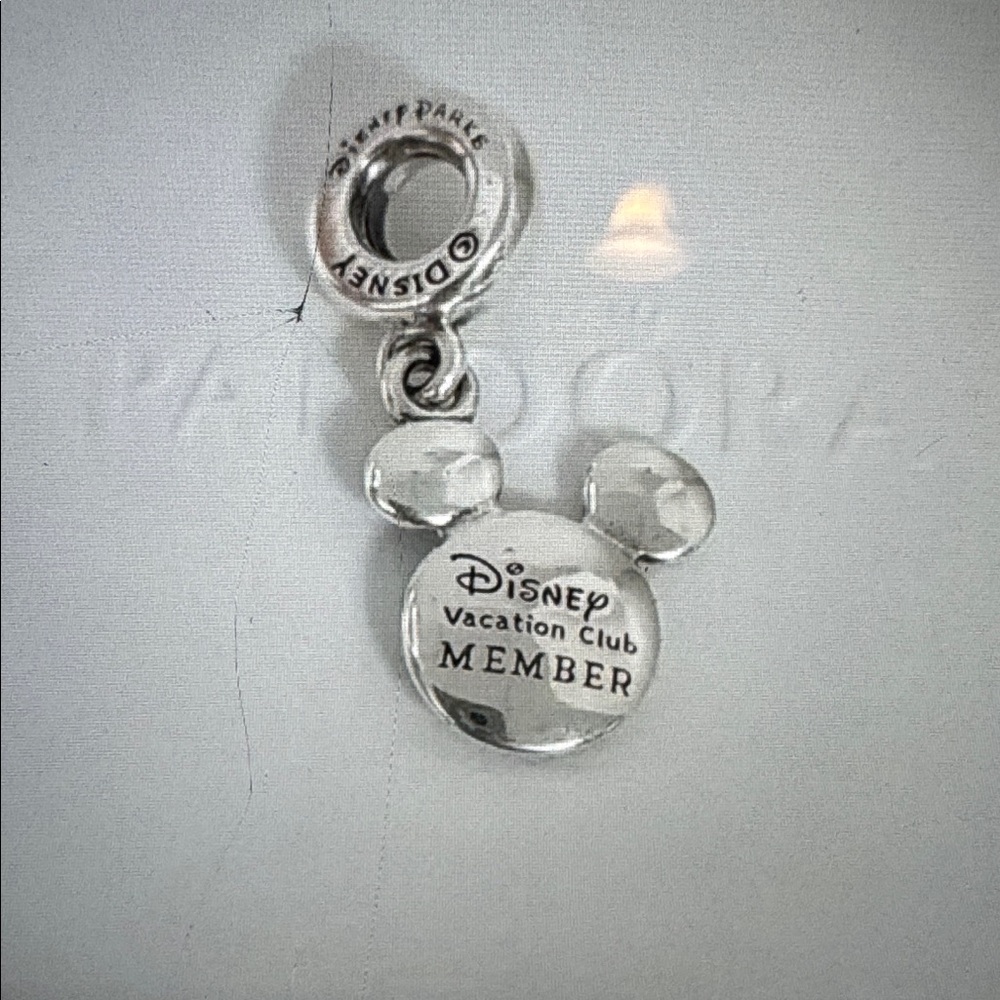 Disney Pandora Charm - Disney Vacation Club New In Box-Retired - Picture 5 of 8